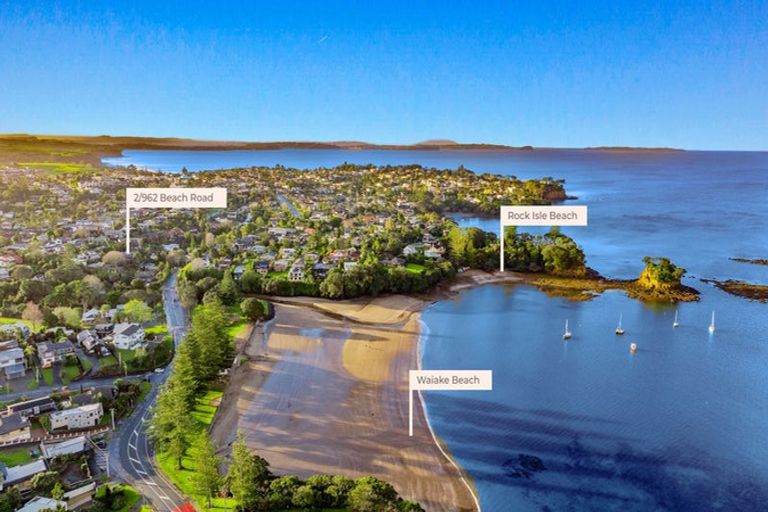 Photo of property in 2/962 Beach Road, Torbay, Auckland, 0630