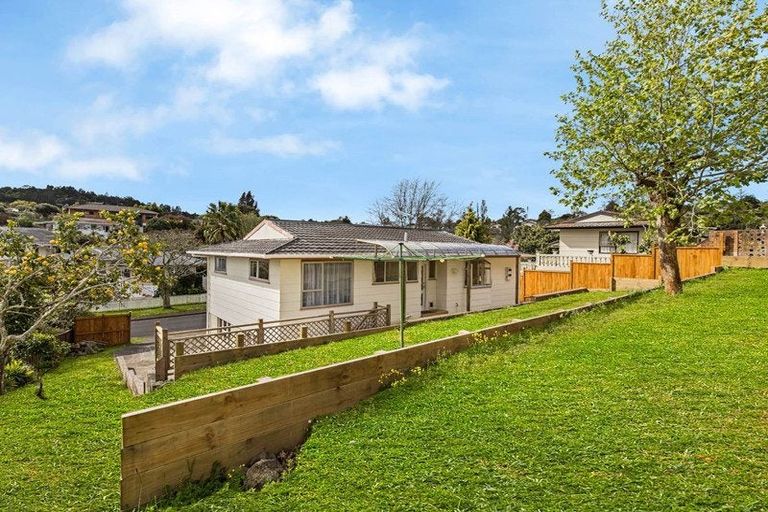 Photo of property in 38 Simon Ellice Drive, Bayview, Auckland, 0629