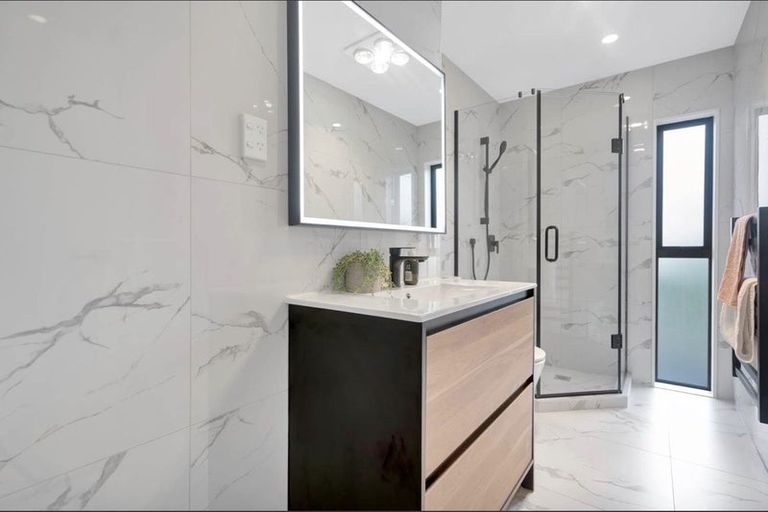 Photo of property in 49a Riverton Drive, Randwick Park, Auckland, 2105