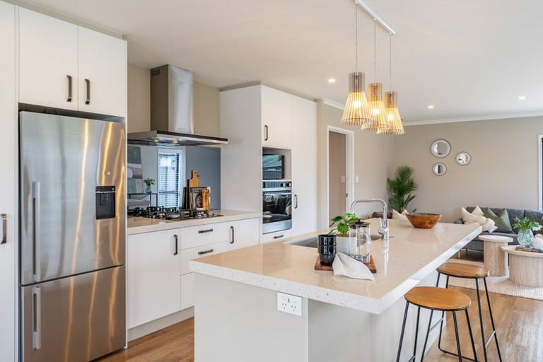 Photo of property in 19 Te Kaeaea Crescent, Wallaceville, Upper Hutt, 5018