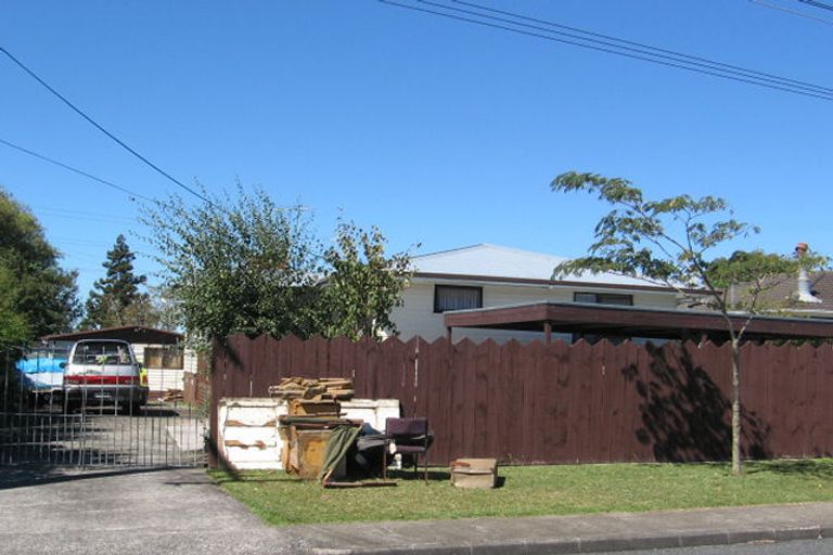 Photo of property in 128 Cobham Crescent, Kelston, Auckland, 0602
