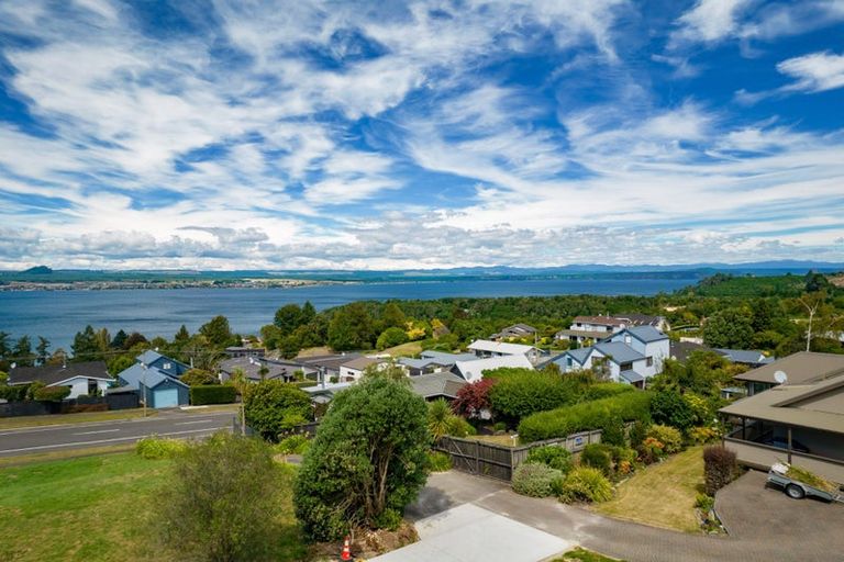 Photo of property in 102 Wakeman Road, Acacia Bay, Taupo, 3330