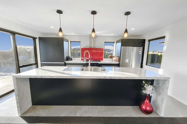 Photo of property in 28 Pistacia Place, Hornby, Christchurch, 8025