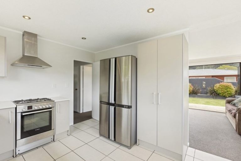 Photo of property in 2/18 Montgomery Street, Stokes Valley, Lower Hutt, 5019