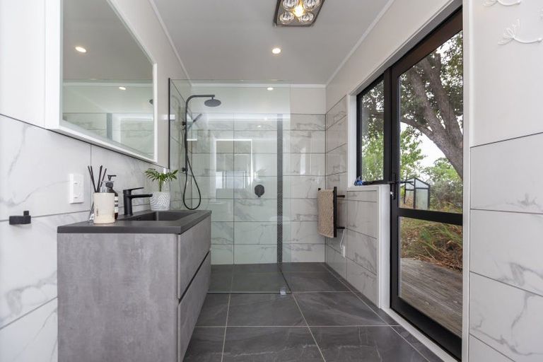 Photo of property in 20 Tiromoana Road, Raumati South, Paraparaumu, 5032