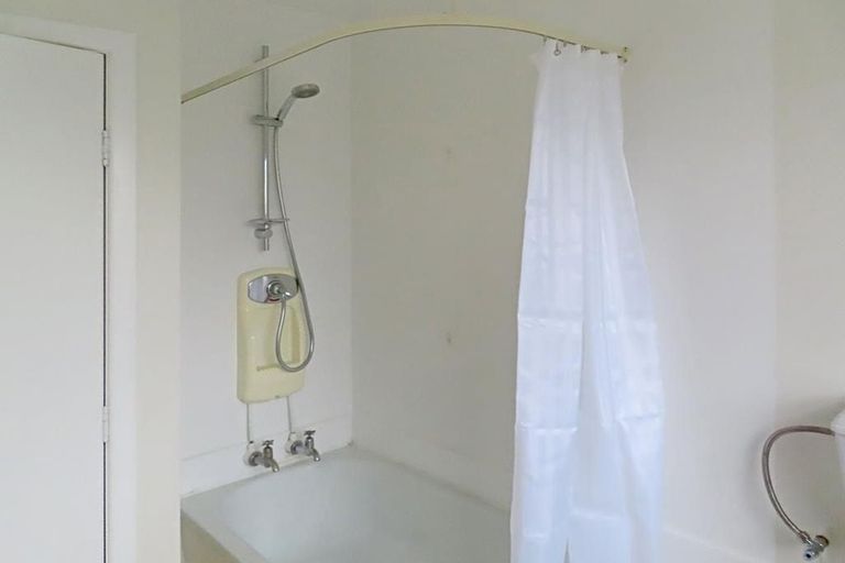 Photo of property in Shakespeare Flats, 8/48 Merton Street, Trentham, Upper Hutt, 5018