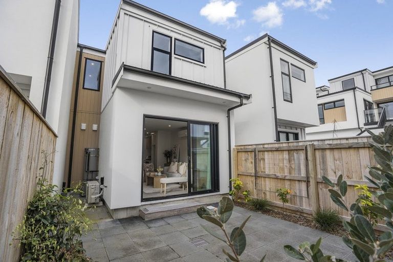 Photo of property in 16/10 Pascoe Avenue, Paremata, Porirua, 5026