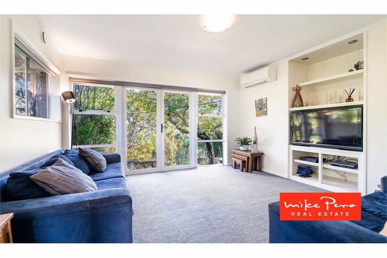 Photo of property in 24 Arama Avenue, Titirangi, Auckland, 0604