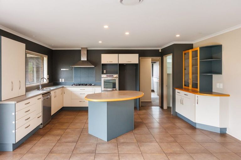 Photo of property in 12 Johnstone Drive, Fitzherbert, Palmerston North, 4410