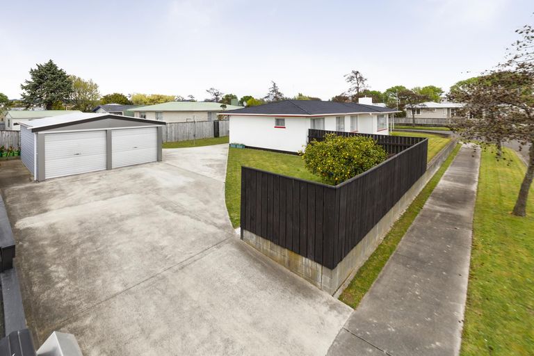 Photo of property in 24 Motuoapa Place, Kelvin Grove, Palmerston North, 4414