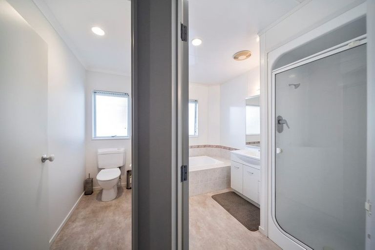 Photo of property in 12 Shelter Grove, Frankleigh Park, New Plymouth, 4310