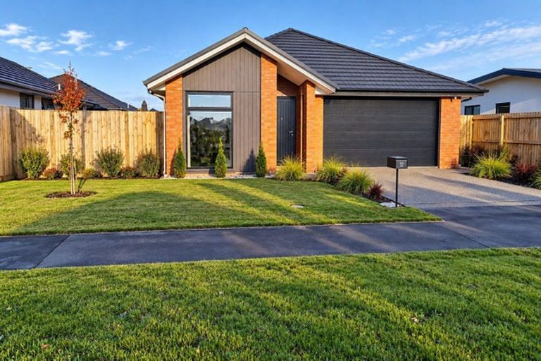 Photo of property in 32 Blakes Road, Belfast, Christchurch, 8051