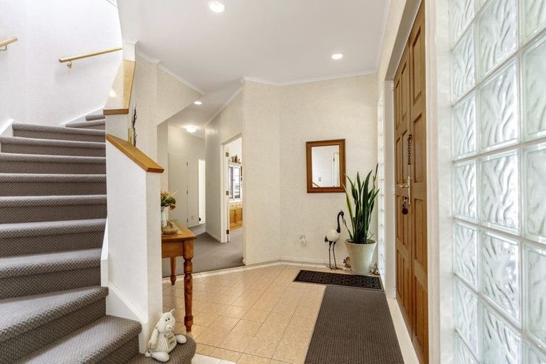 Photo of property in 8 Calman Place, Chatswood, Auckland, 0626