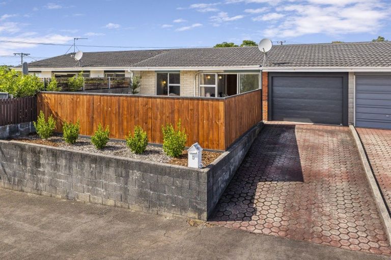 Photo of property in 9 Barrett Street, Westown, New Plymouth, 4310