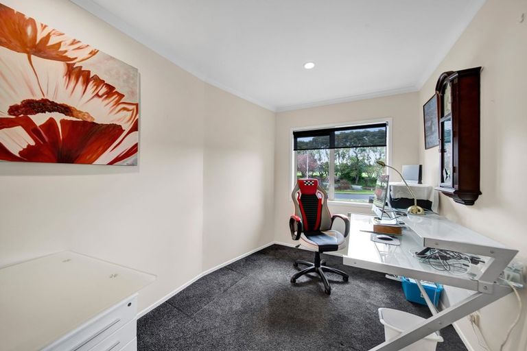 Photo of property in 24 Park Lane, Waitara, 4320