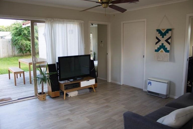 Photo of property in 91 Taikata Road, Te Atatu Peninsula, Auckland, 0610