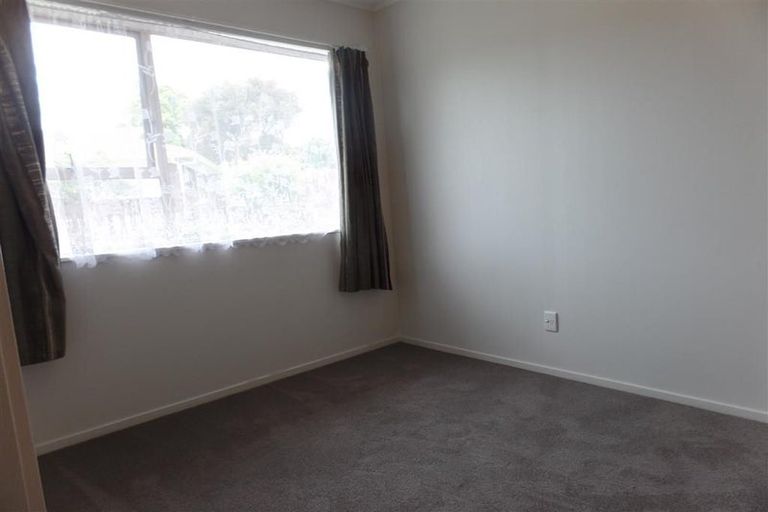 Photo of property in 2/15 Ballater Place, Highland Park, Auckland, 2010
