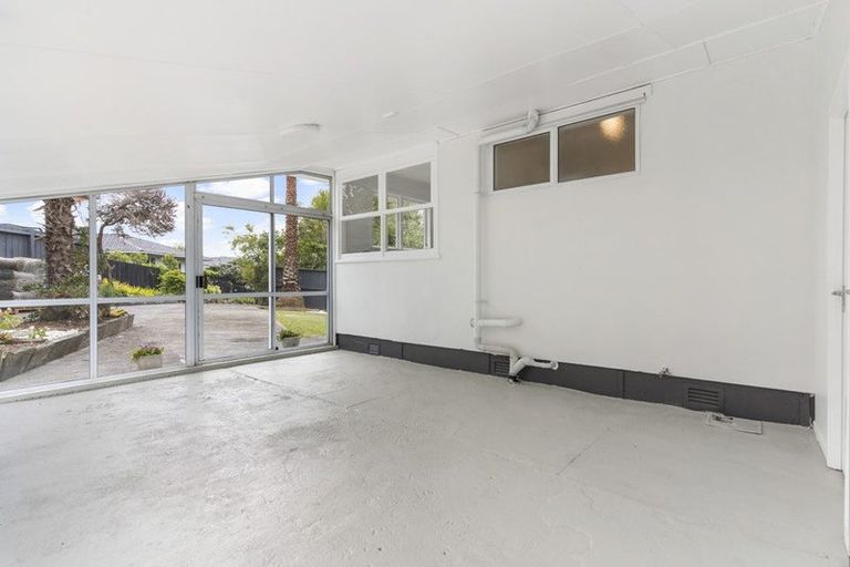 Photo of property in 29 Aplin Place, Birkdale, Auckland, 0626