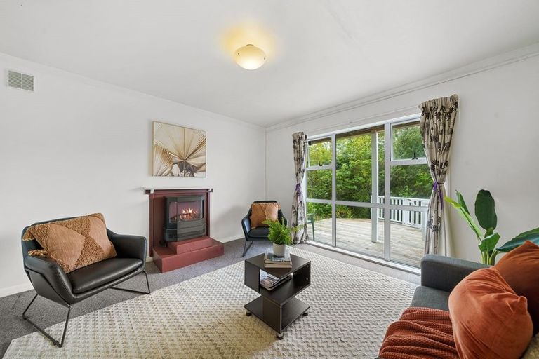 Photo of property in 5 Victory Crescent, Tawa, Wellington, 5028