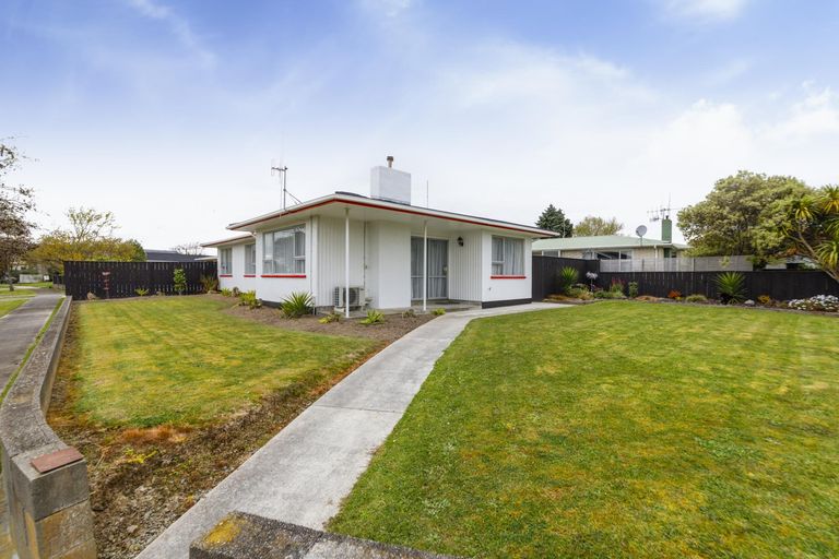 Photo of property in 24 Motuoapa Place, Kelvin Grove, Palmerston North, 4414