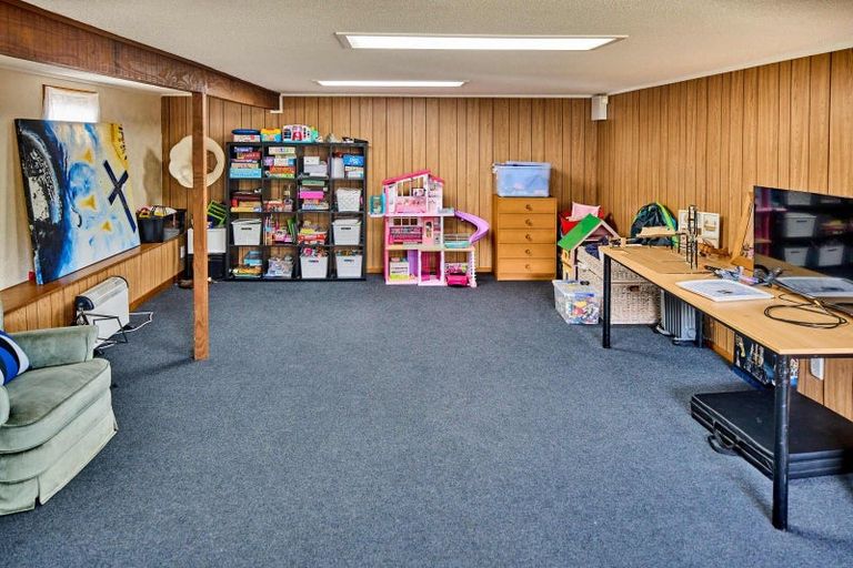 Photo of property in 16 Chestnut Grove, Maungaraki, Lower Hutt, 5010