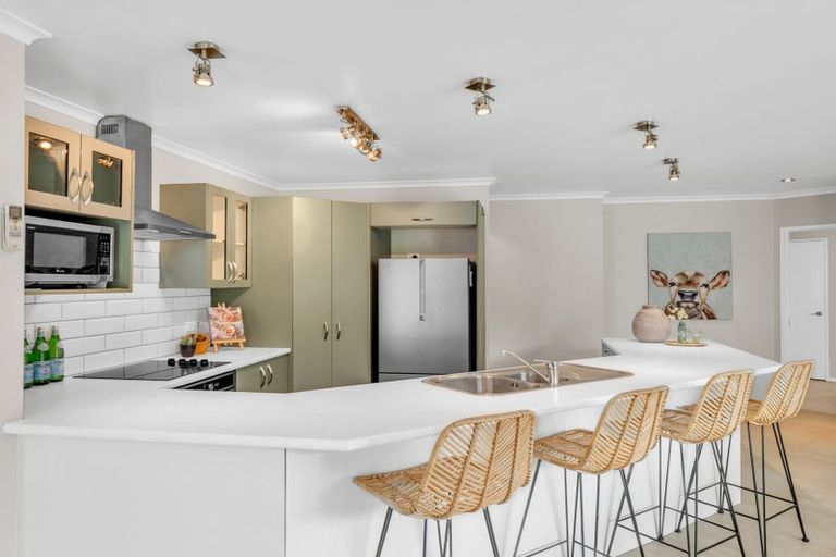 Photo of property in 107 High Street, Oxford, 7430