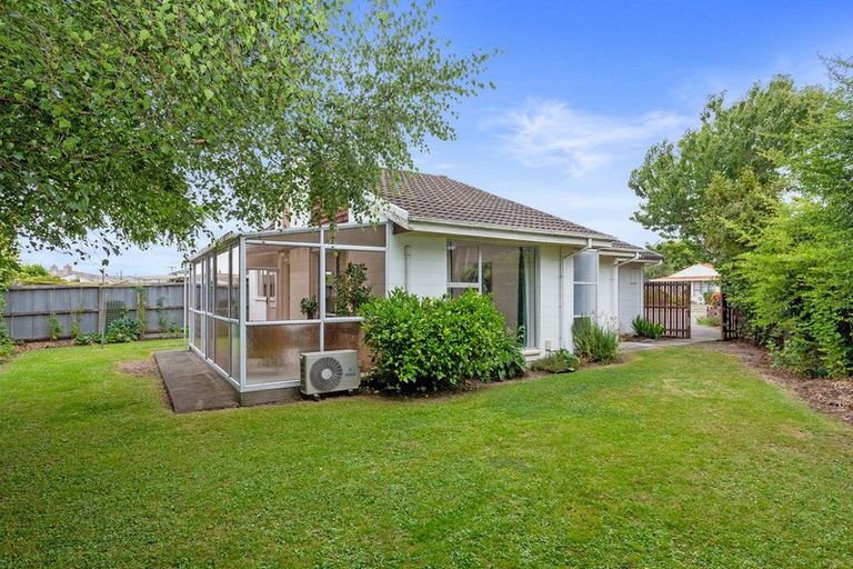 Photo of property in 12 Rolfe Place, Bishopdale, Christchurch, 8053