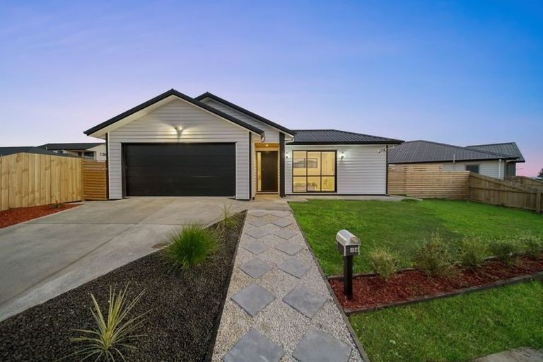 Photo of property in 104 Twin Parks Rise, Papakura, 2110