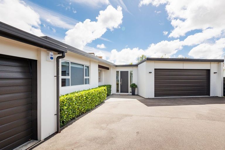 Photo of property in 15 Chilton Grove, Hokowhitu, Palmerston North, 4410