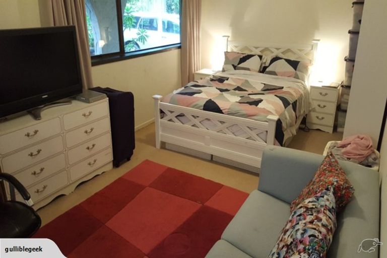 Photo of property in 2/533 Beach Road, Murrays Bay, Auckland, 0630