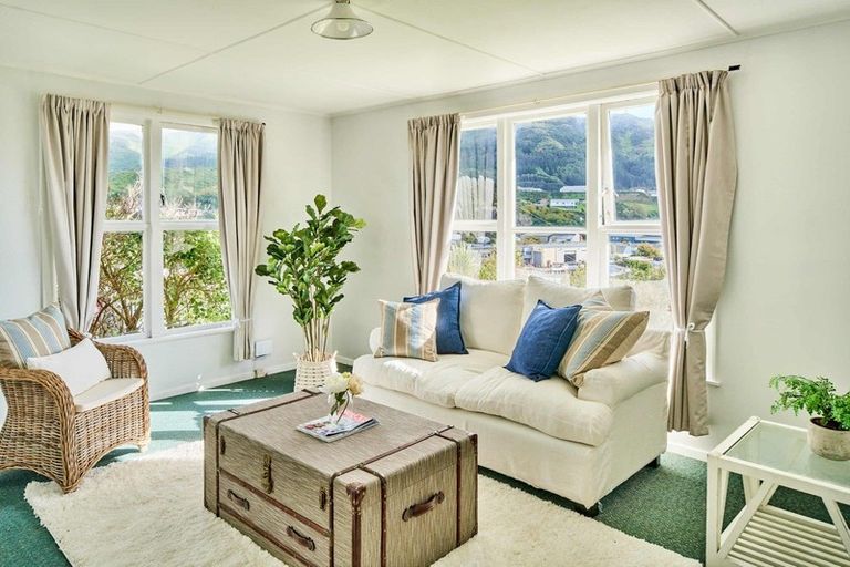 Photo of property in 83 Bell Street, Tawa, Wellington, 5028