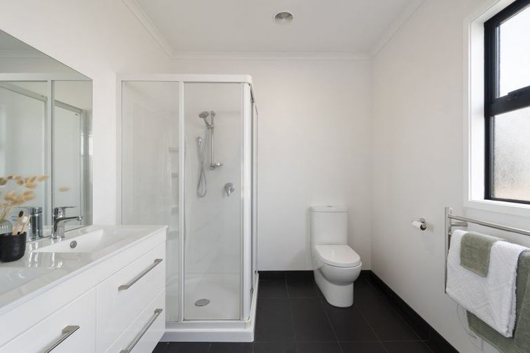 Photo of property in 11 Coutts Way, Fitzherbert, Palmerston North, 4410