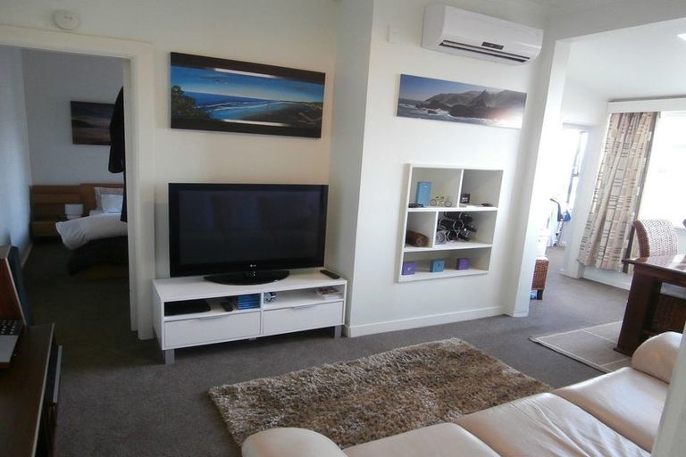 Photo of property in 107 The Ridgeway, Mornington, Wellington, 6021