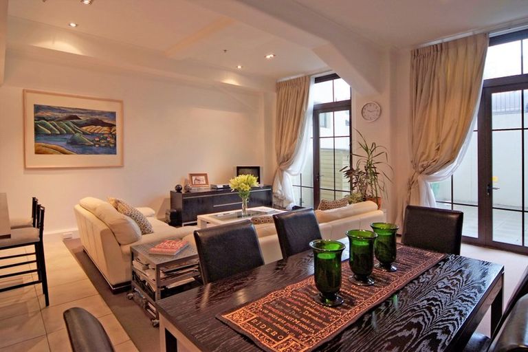 Photo of property in Augusta Apartments, 10/254 Willis Street, Te Aro, Wellington, 6011