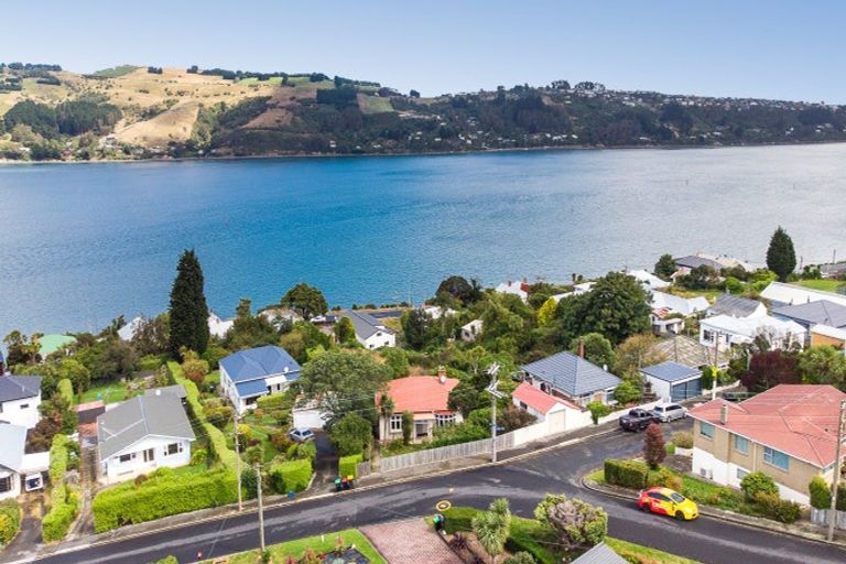 Photo of property in 13 Athol Place, Ravensbourne, Dunedin, 9022