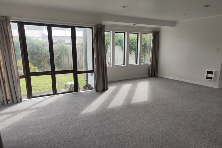 Photo of property in 3/15 Swanson Road, Henderson, Auckland, 0610