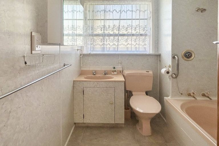 Photo of property in 128 College Street, Awapuni, Palmerston North, 4412