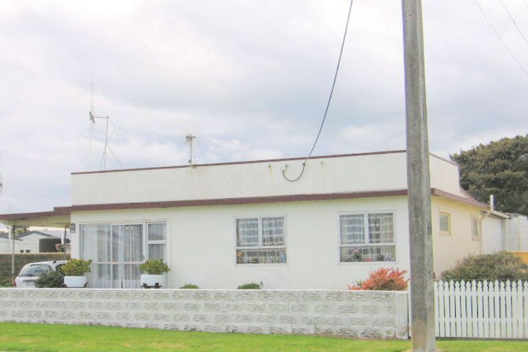 Photo of property in 51 Nash Parade, Foxton Beach, Foxton, 4815