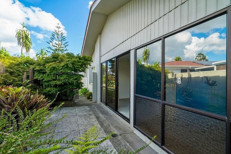 Photo of property in 19 Matuhi Rise, Henderson, Auckland, 0612