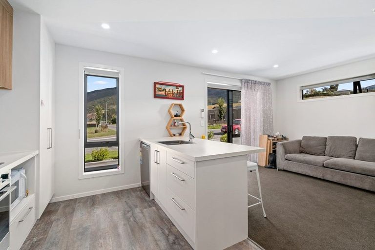 Photo of property in 8 Magpie Place, Lake Hawea, Wanaka, 9382