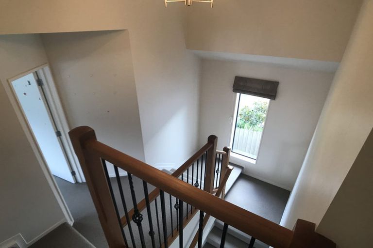 Photo of property in 28b Roberts Road, Glenfield, Auckland, 0629