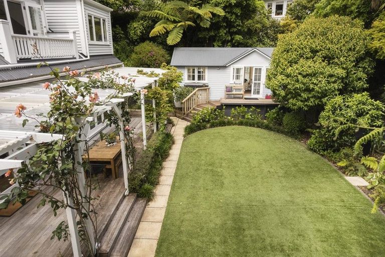 Photo of property in 56 Glen Road, Kelburn, Wellington, 6012