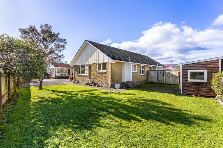 Photo of property in 20 Parera Grove, Heretaunga, Upper Hutt, 5018