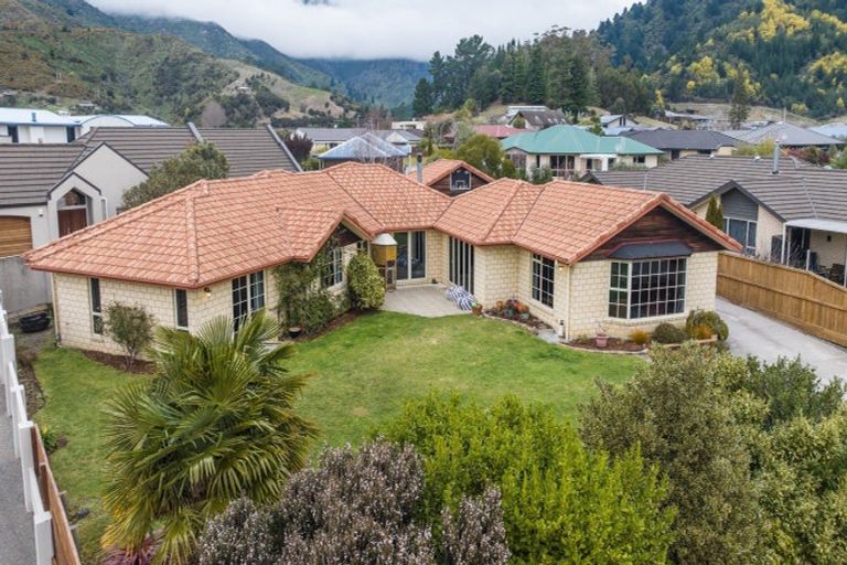 Photo of property in 12 Glentui Place, Waikawa, Picton, 7220