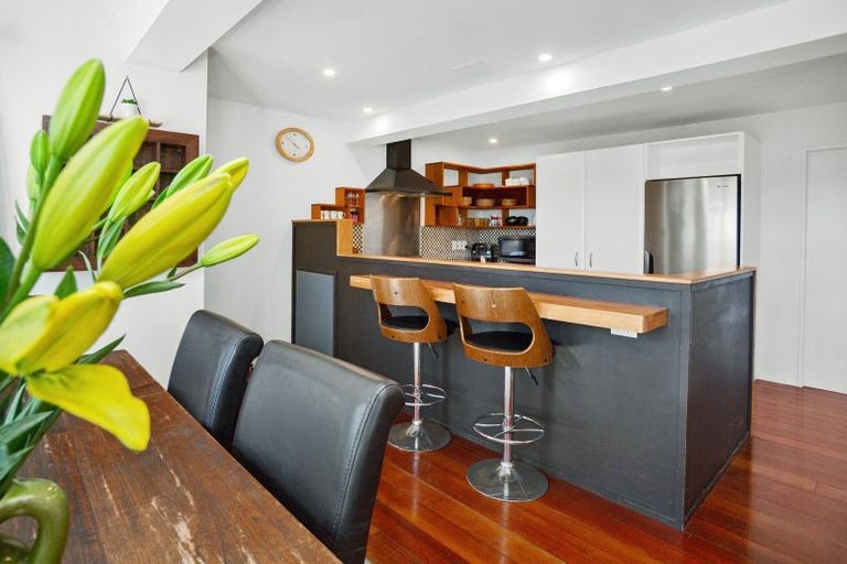 Photo of property in 3a Whiorau Grove, Lowry Bay, Lower Hutt, 5013