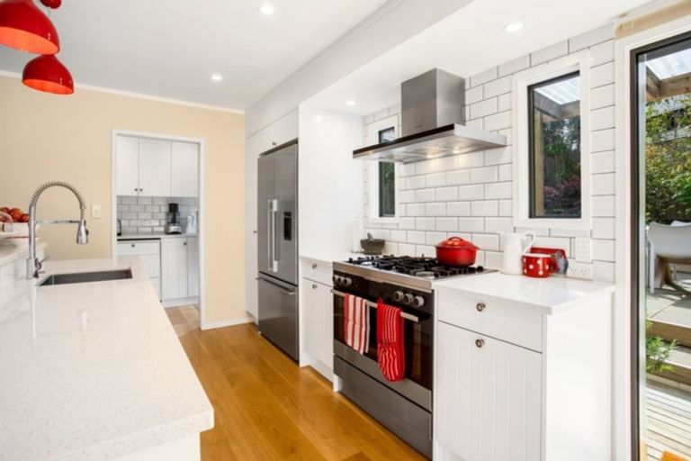 Photo of property in 4 Oldham Place, Browns Bay, Auckland, 0630