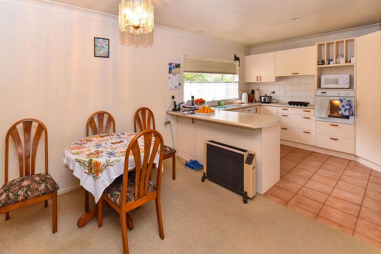 Photo of property in 8a Beach Road, Pahurehure, Papakura, 2113
