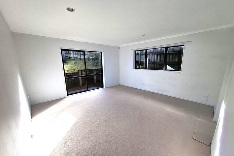 Photo of property in 27 Killygordon Place, Massey, Auckland, 0614