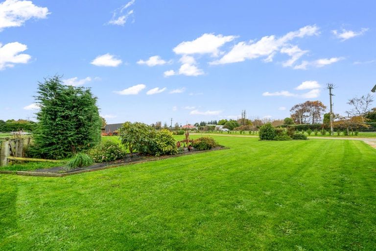 Photo of property in 176 Seaward Road, Edendale, 9825
