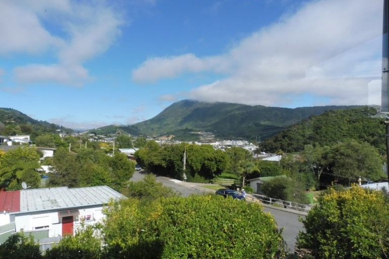 Photo of property in 35 Milton Terrace, Picton, 7220